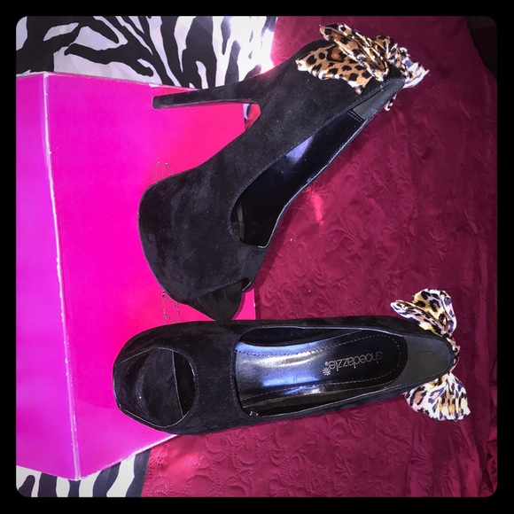 Shoe Dazzle Shoes - Black Heals with Cheetah Bow Shoe Dazzle Shoes - Black Heals with Cheetah Bow